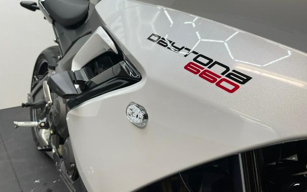 2025 Triumph Daytona 660 White/Black