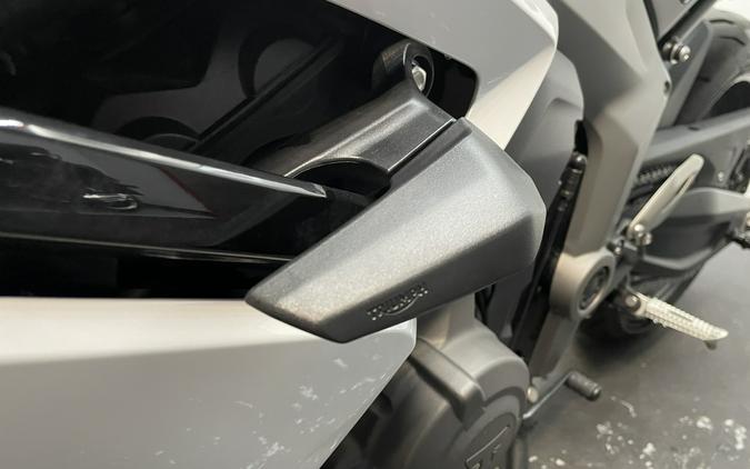 2025 Triumph Daytona 660 White/Black