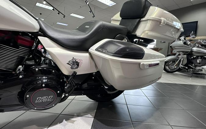 2024 Harley-Davidson® CVO™ Road Glide® ST Golden White Pearl