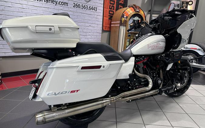 2024 Harley-Davidson® CVO™ Road Glide® ST Golden White Pearl