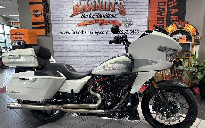 2024 Harley-Davidson® CVO™ Road Glide® ST Golden White Pearl