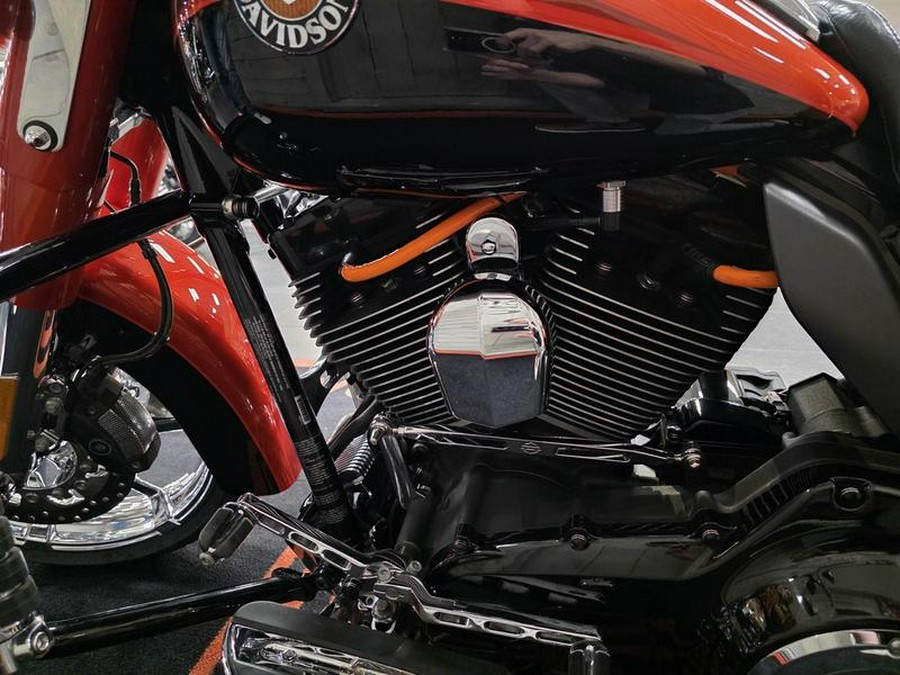 2014 Harley-Davidson® FLHRSE - CVO™ Road King®