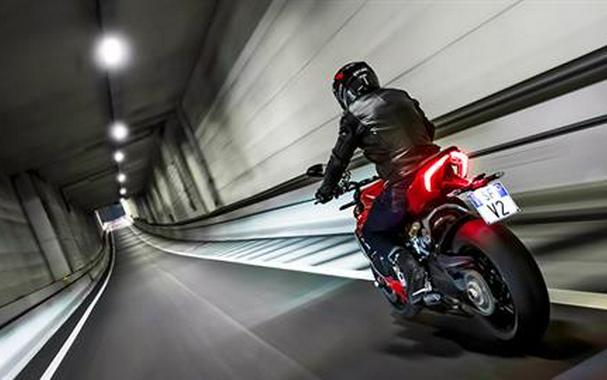 2022 Ducati Streetfighter V2