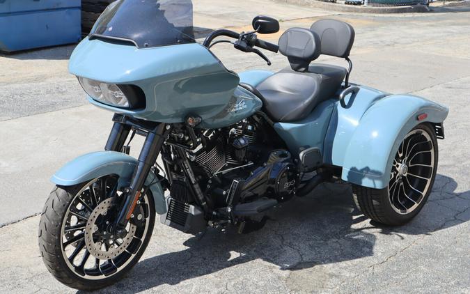 2024 Harley-Davidson Road Glide 3 Sharkskin Blue - Black Finish