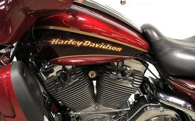 2005 Harley-Davidson® FLHTCSE2