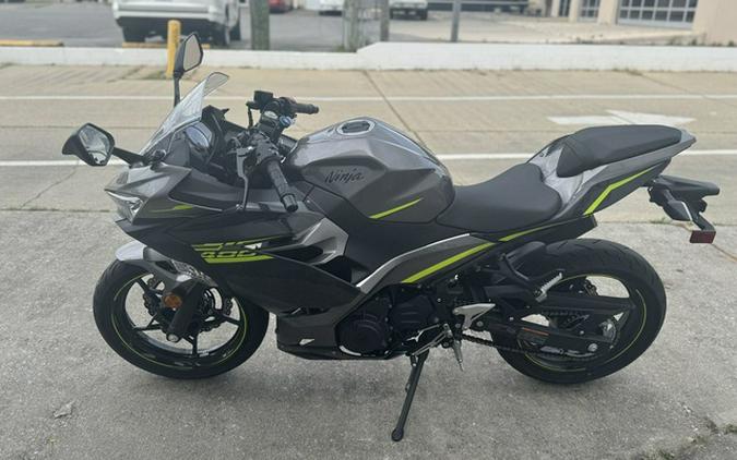 2021 Kawasaki Ninja 400 ABS Metallic Gray/Metallic Magnetic Dar