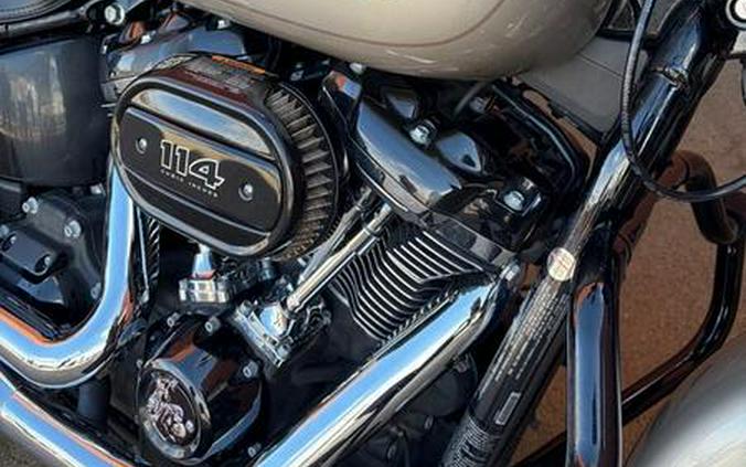 2018 Harley-Davidson® FLHCS - Softail® Heritage Classic 114