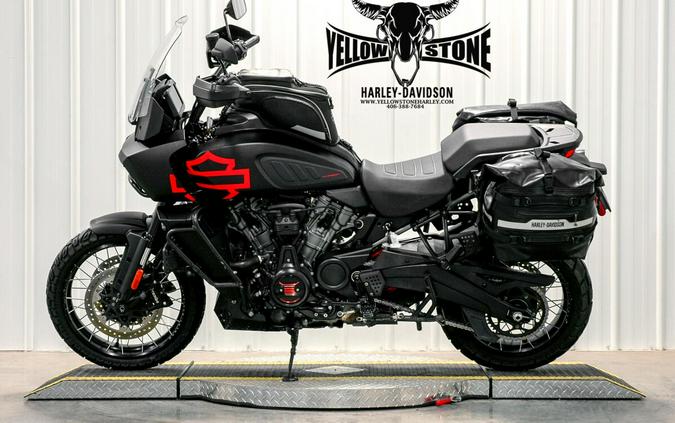 2022 Harley-Davidson Pan America™ 1250 Special Black Denim