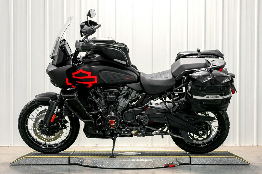 2022 Harley-Davidson Pan America™ 1250 Special Black Denim