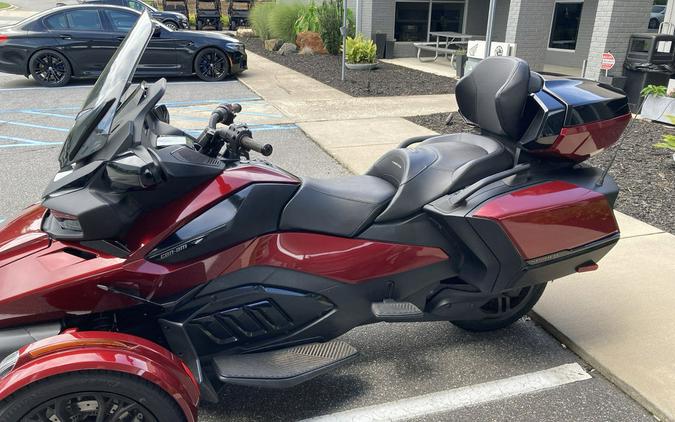 2022 Can-Am® Spyder RT Limited Dark Wheels