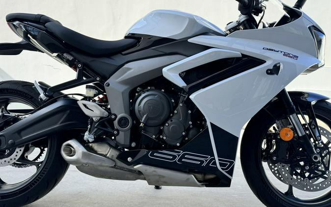 2025 Triumph Daytona 660 Snowdonia White/Sapphire Black