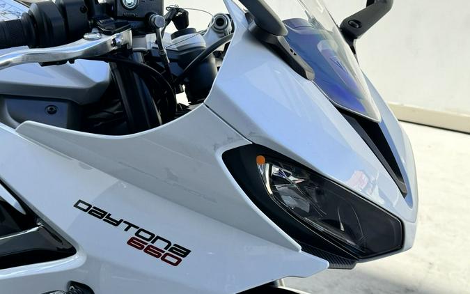 2025 Triumph Daytona 660 Snowdonia White/Sapphire Black