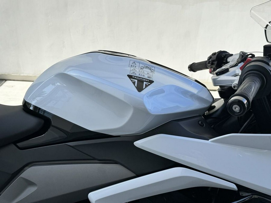 2025 Triumph Daytona 660 Snowdonia White/Sapphire Black