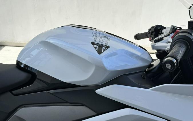 2025 Triumph Daytona 660 Snowdonia White/Sapphire Black