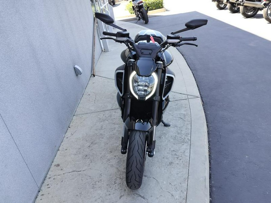 2024 Ducati Diavel V4 Black