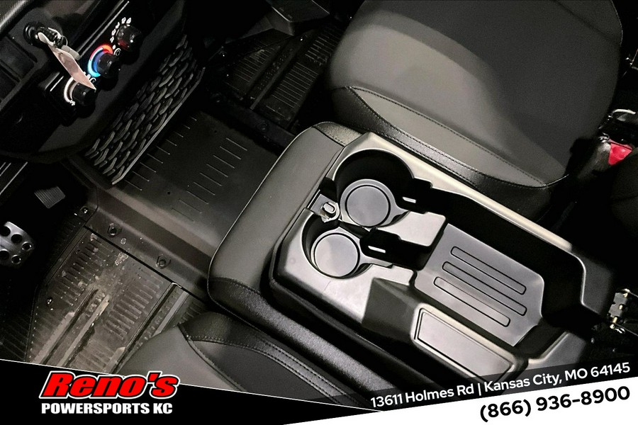 2026 Can-Am Defender MAX XT CAB HD11