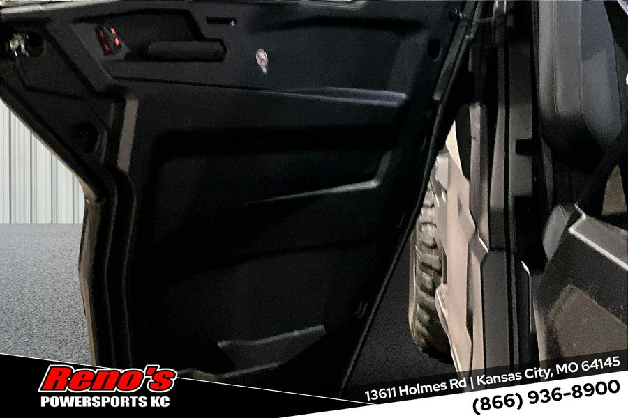 2026 Can-Am Defender MAX XT CAB HD11