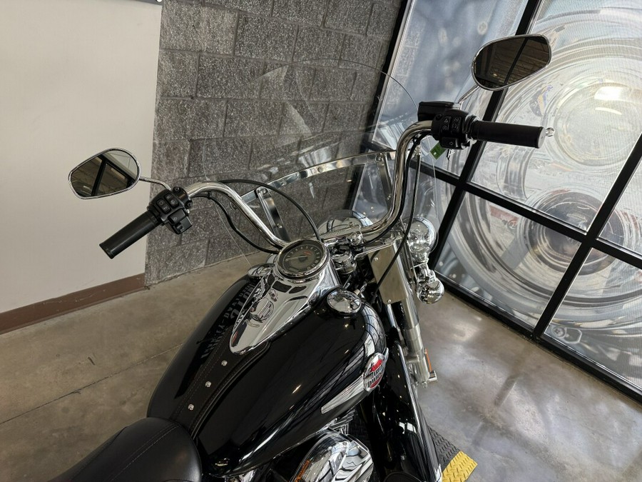 2017 Harley-Davidson® Heritage Softail® Classic FLSTC