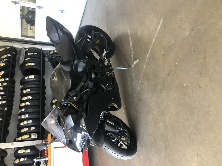 2024 Kawasaki Ninja® ZX™-6R Base