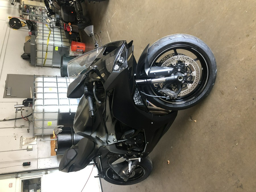 2024 Kawasaki Ninja® ZX™-6R Base