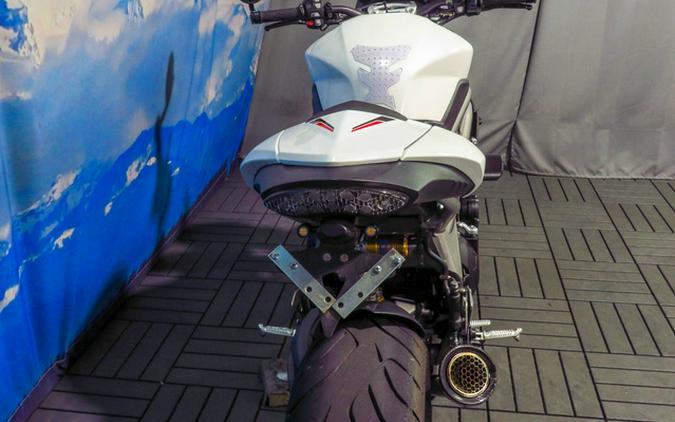 2019 Triumph Speed Triple RS Crystal White Metallic RS