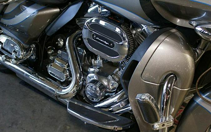 2016 Harley-Davidson® FLTRUSE - CVO™ Road Glide Ultra®