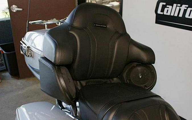 2016 Harley-Davidson® FLTRUSE - CVO™ Road Glide Ultra®