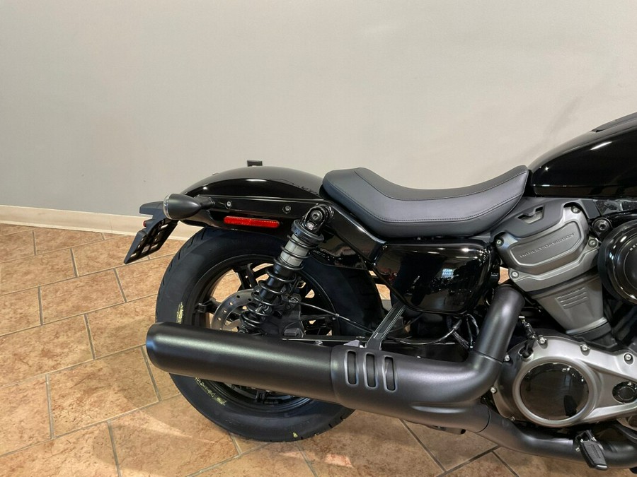 2024 Harley-Davidson Nightster™ Vivid Black RH975