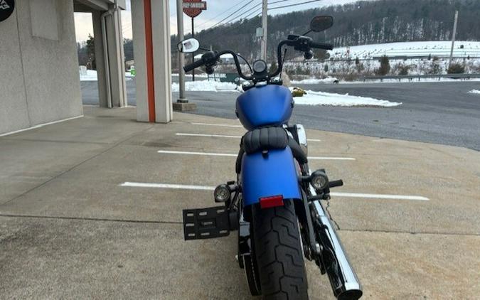 2026 Harley-Davidson® Street Bob® FXBB Aurora Blue Denim - Chrome w/Cast Wheels