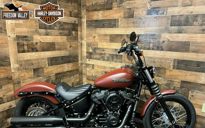 2018 Harley-Davidson® Street Bob® Red Iron Denim FXBB