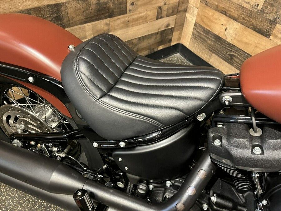 2018 Harley-Davidson® Street Bob® Red Iron Denim FXBB