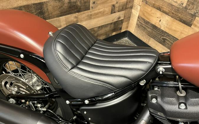 2018 Harley-Davidson® Street Bob® Red Iron Denim FXBB