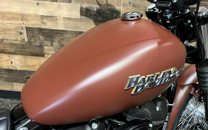 2018 Harley-Davidson® Street Bob® Red Iron Denim FXBB