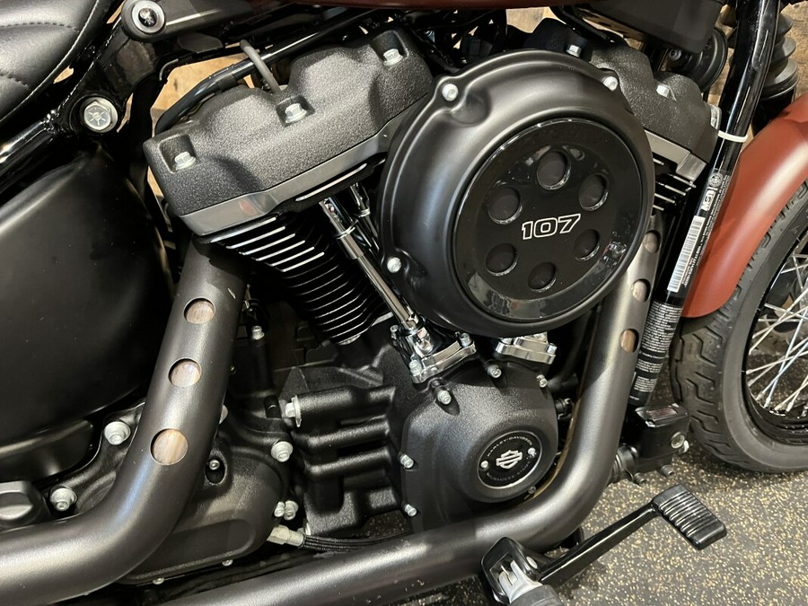 2018 Harley-Davidson® Street Bob® Red Iron Denim FXBB