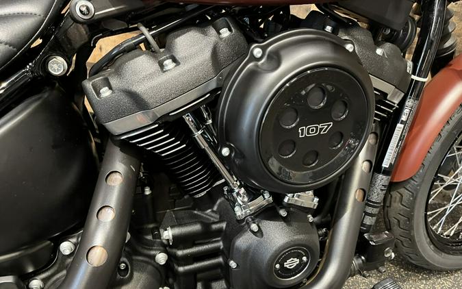 2018 Harley-Davidson® Street Bob® Red Iron Denim FXBB