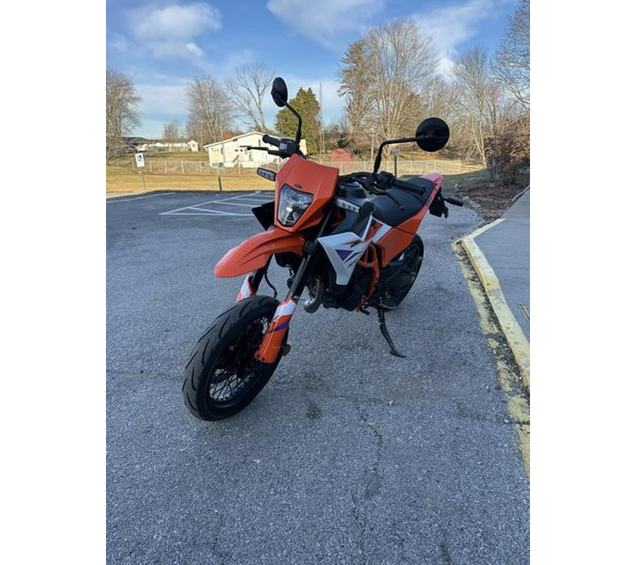 2025 KTM 390 SMC R