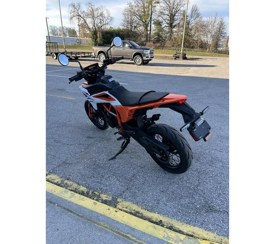 2025 KTM 390 SMC R