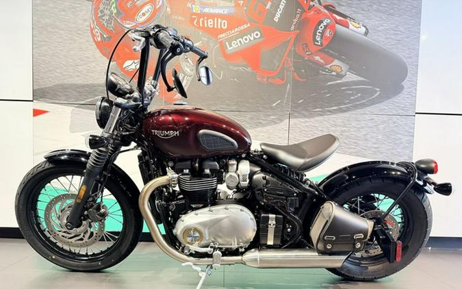 2018 Triumph Bonneville Bobber Morello Red