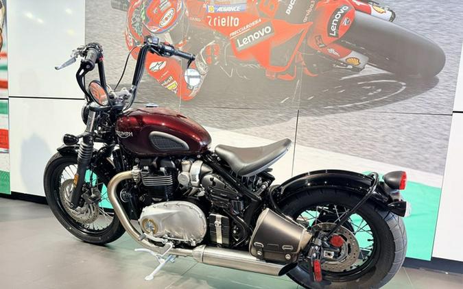 2018 Triumph Bonneville Bobber Morello Red