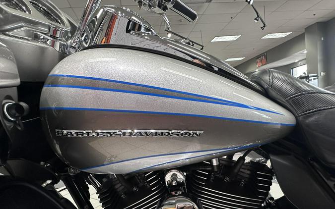 2016 Harley-Davidson® CVO™ Road Glide® Ultra Stardust Silver/Palladium Silver