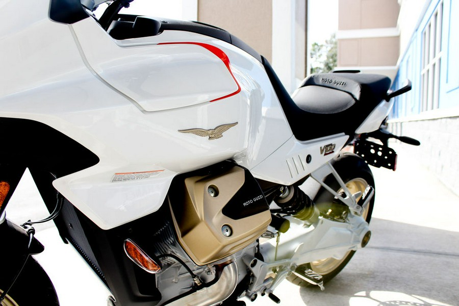 2024 Moto Guzzi V100 Mandello