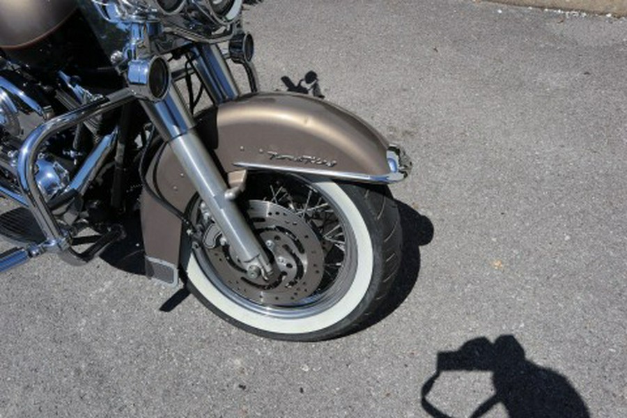 2004 Harley-Davidson FLHRCI Road King® Classic