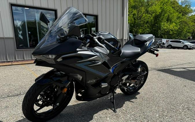2025 Kawasaki Ninja® 500 SE ABS
