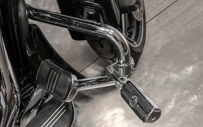 2024 HARLEY-DAVIDSON FLHX STREET GLIDE in vivid black