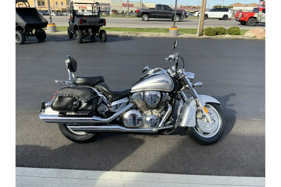 2006 VTX1300R - Honda