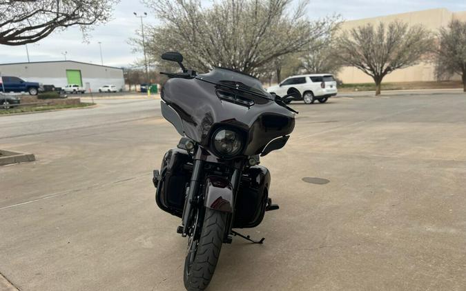 2019 Harley-Davidson® CVO™ Street Glide® Black Forest