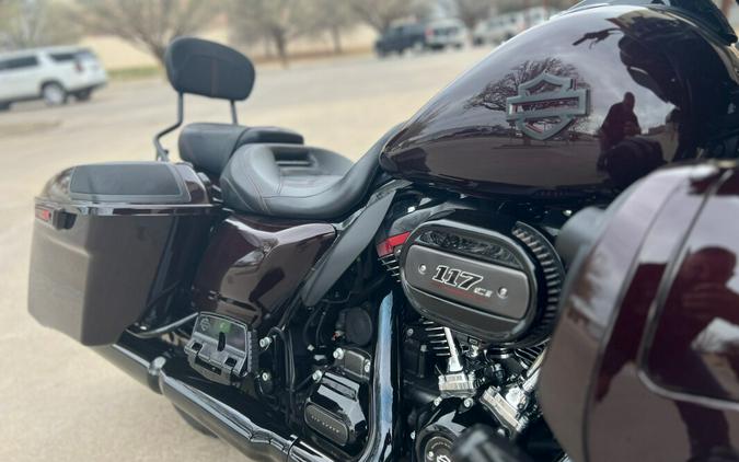 2019 Harley-Davidson® CVO™ Street Glide® Black Forest