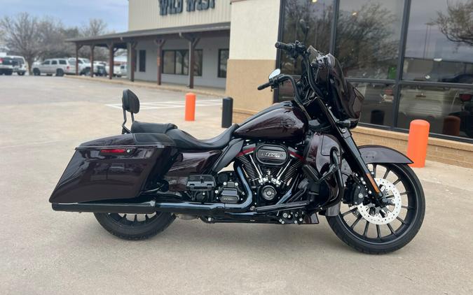 2019 Harley-Davidson® CVO™ Street Glide® Black Forest