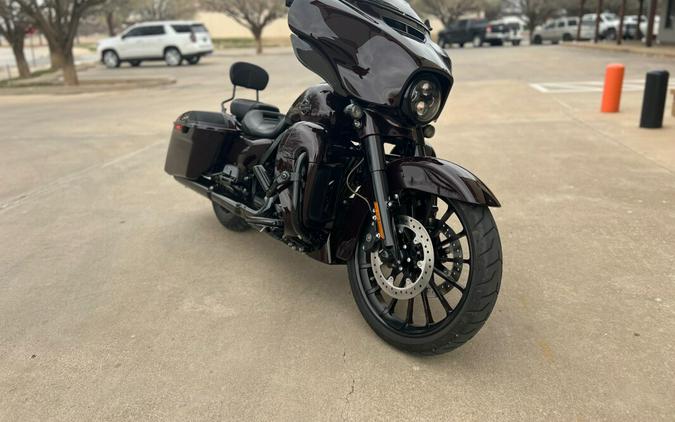 2019 Harley-Davidson® CVO™ Street Glide® Black Forest