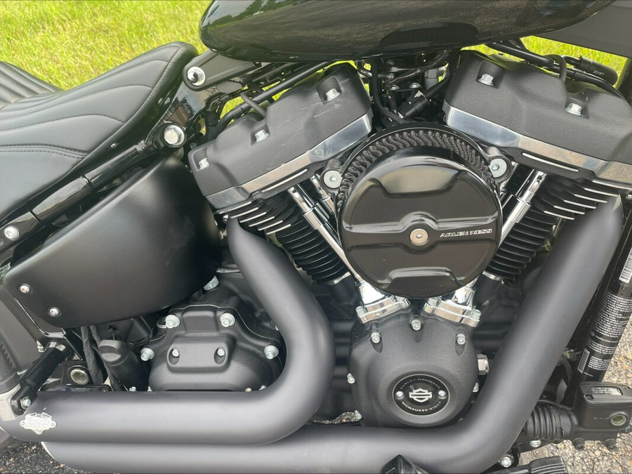 2018 Harley-Davidson Street Bob Vivid Black